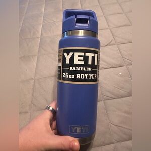 NWT Yeti Rambler 26oz Bottle w Straw Cap